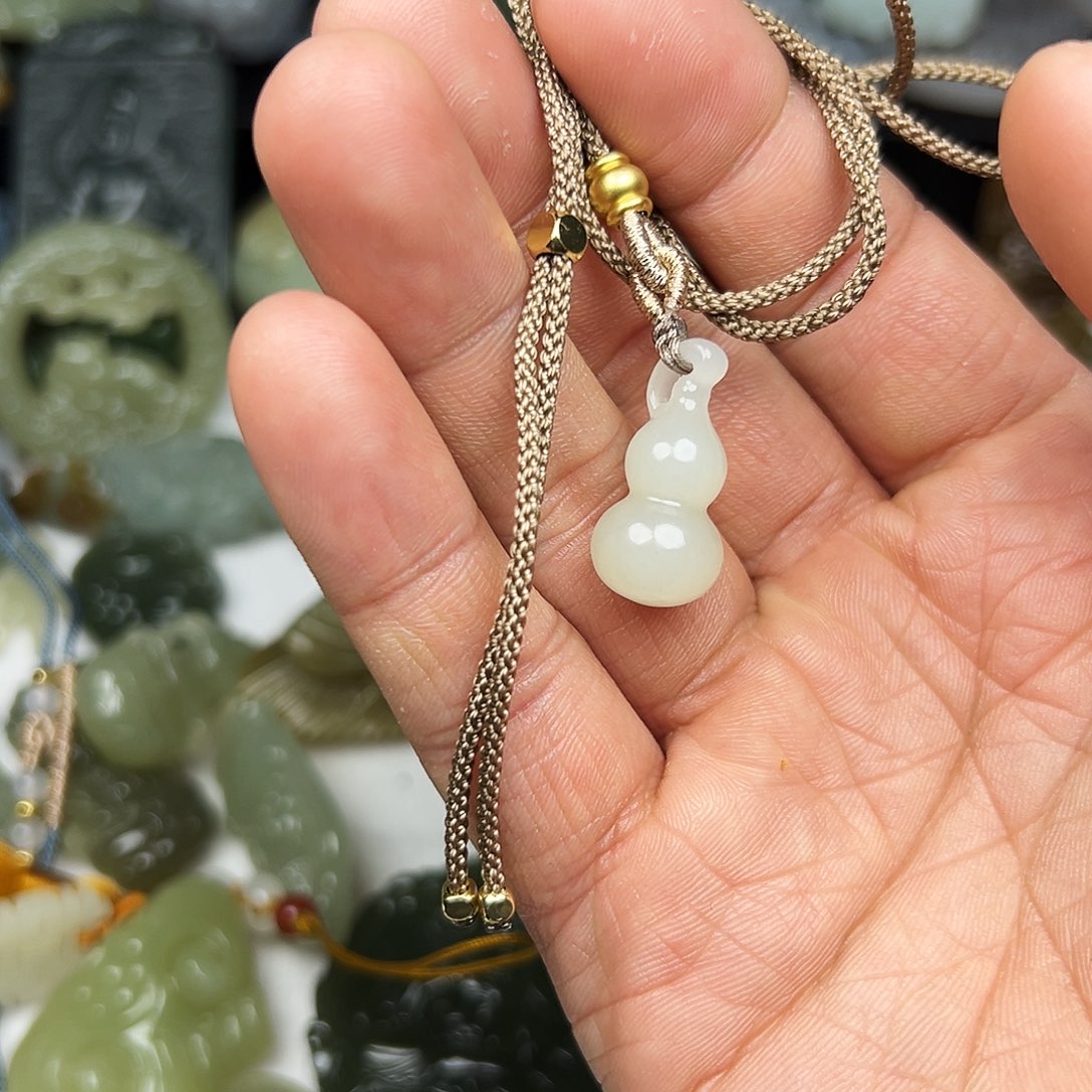 和田玉吊坠未镶嵌