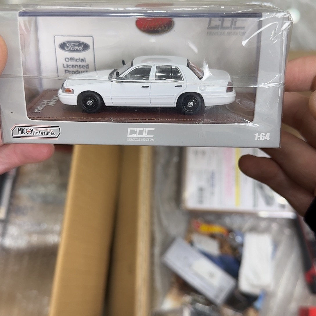 寄卖全新白色维多利亚皇冠包邮无售后不包瑕疵白色