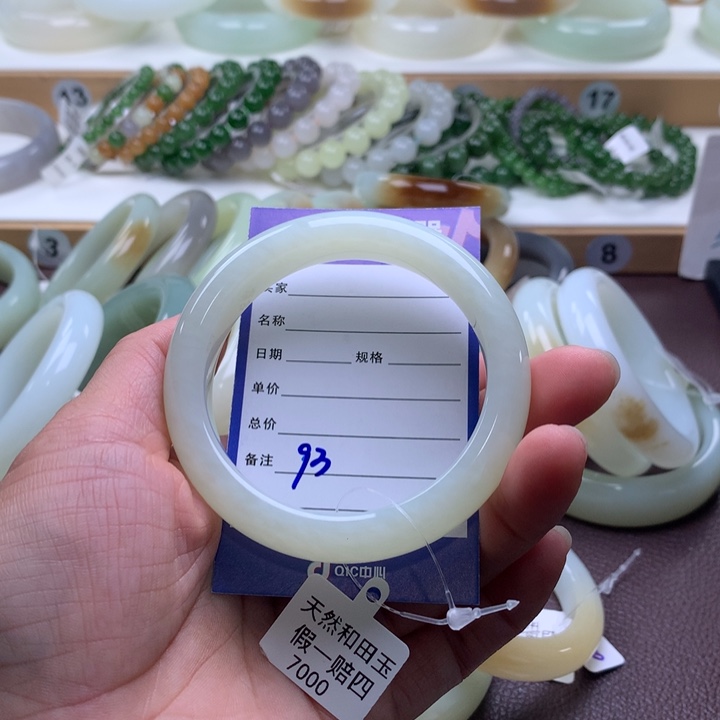 和田玉未镶嵌手镯