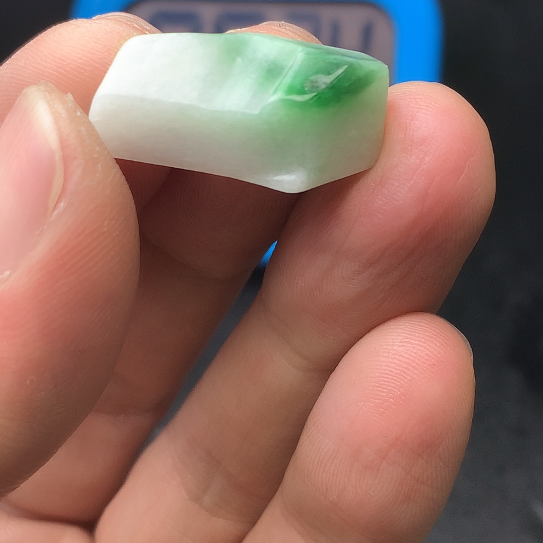 翡翠未镶嵌颈饰翡翠首饰和翡翠珠宝