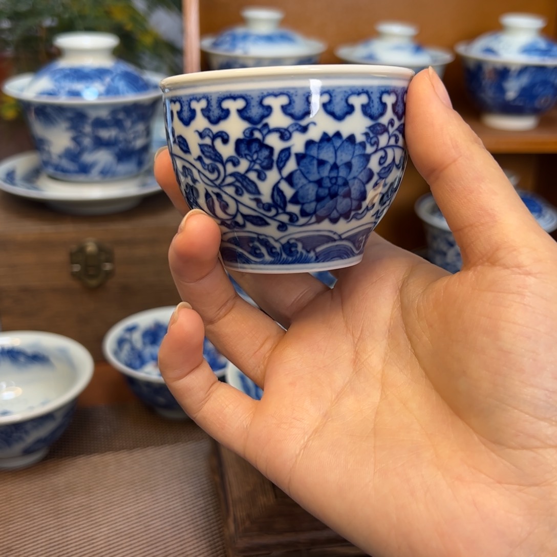 摆件手绘缠枝莲缸杯