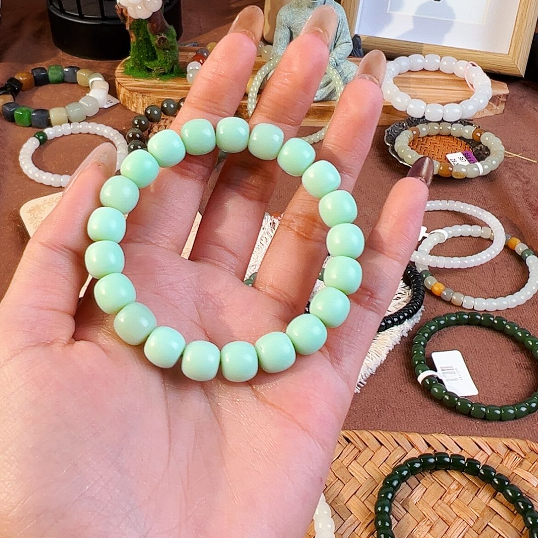 宝***爸和田玉未镶嵌手串