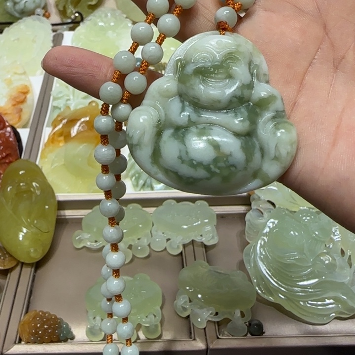 蛇纹石玉吊坠未镶嵌