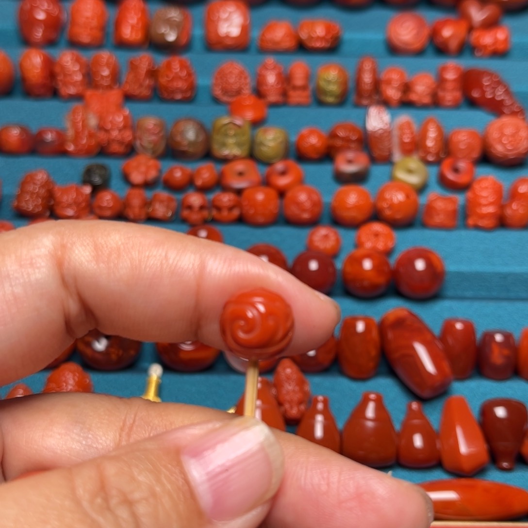 摇***曲南红玛瑙配饰未镶嵌10.8