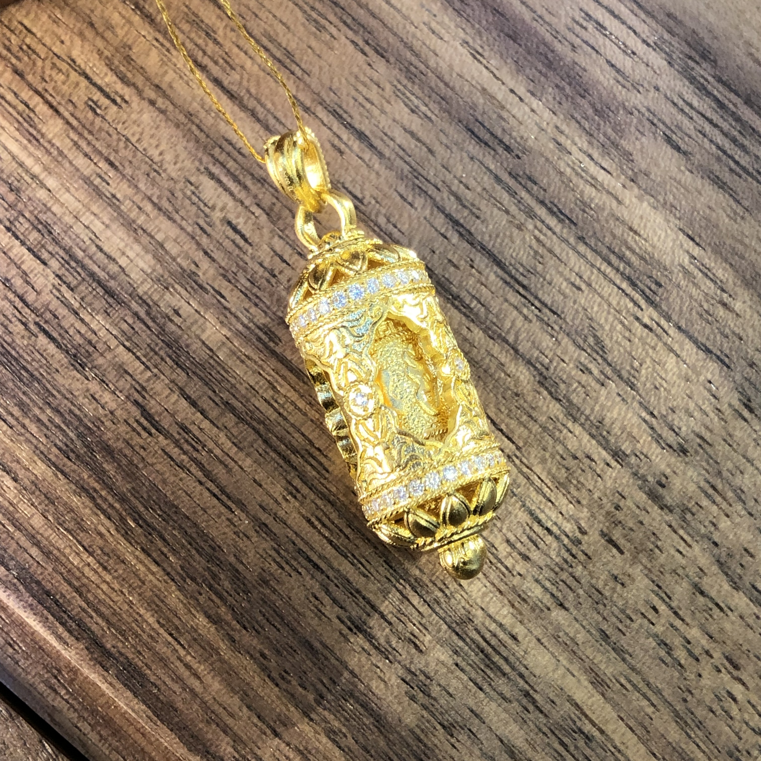 黄金足金999古法点钻转动随身佛六字真言吊坠转金筒