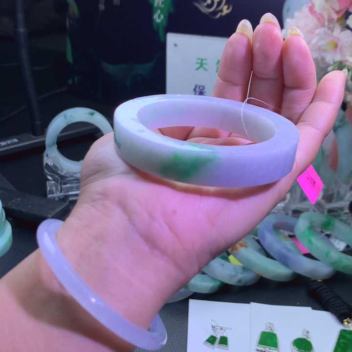 未镶嵌翡翠手镯定制翡翠