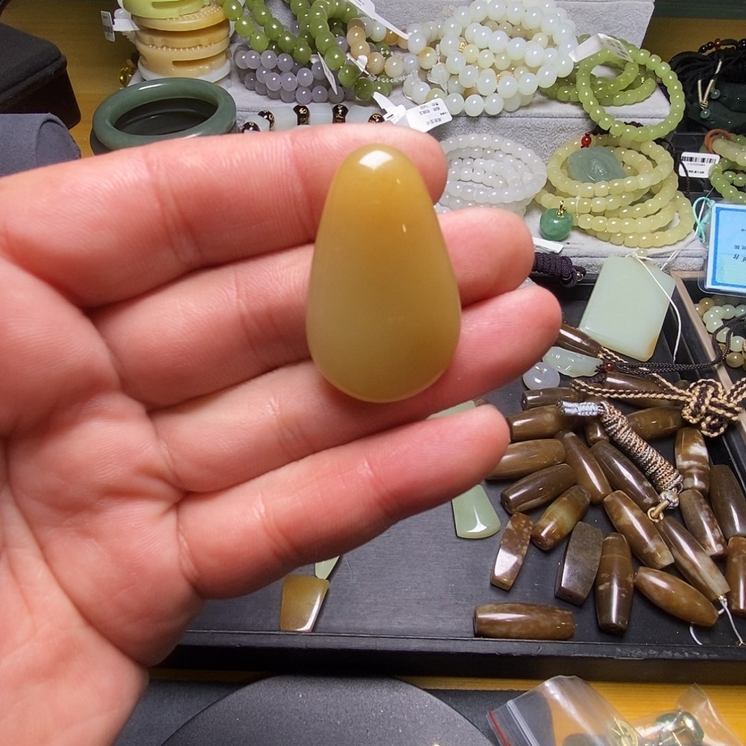 和田玉（糖玉）未镶嵌颈饰