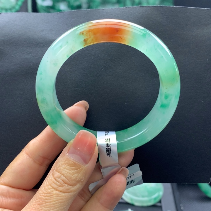 石英质玉未镶嵌手镯