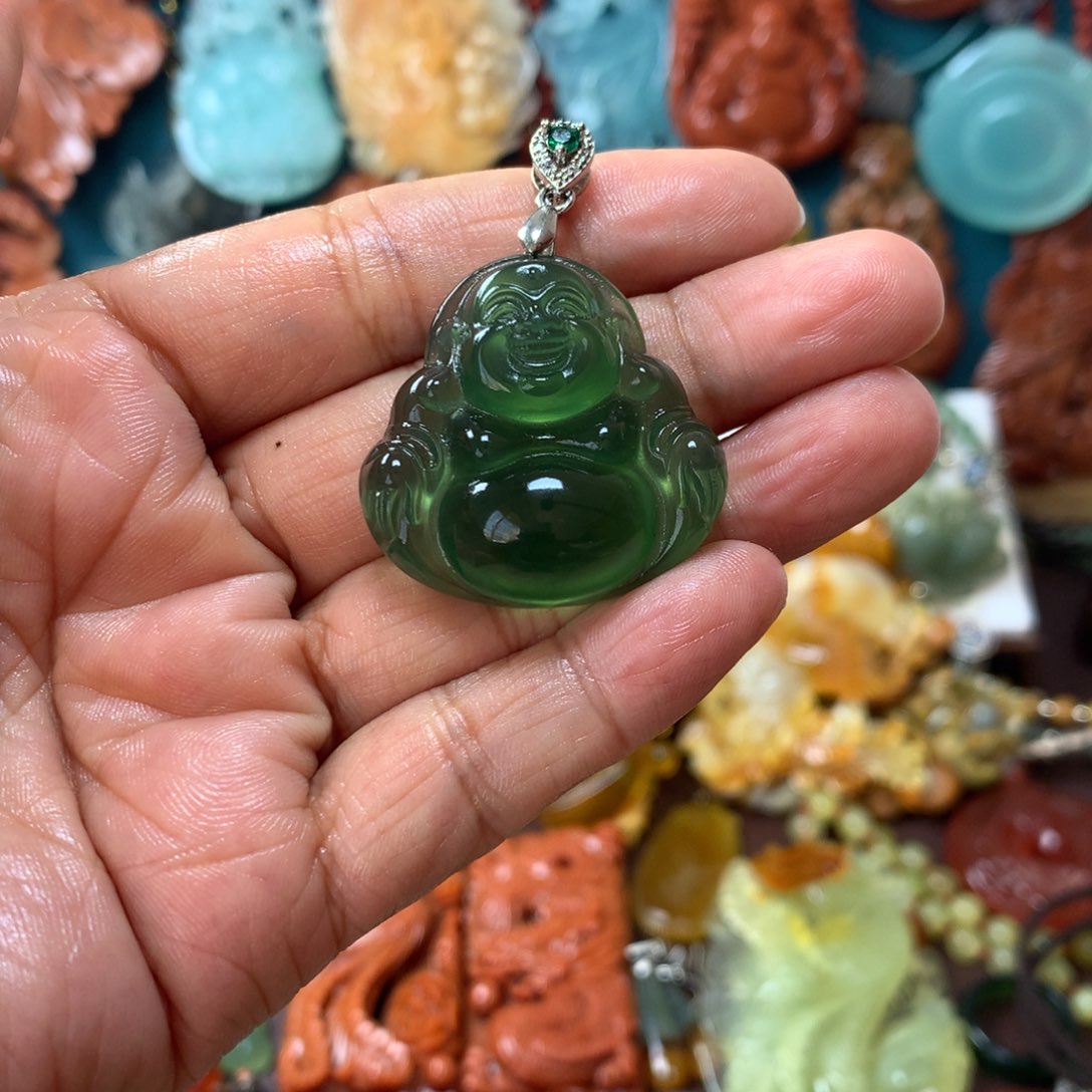蛇纹石玉挂坠未镶嵌