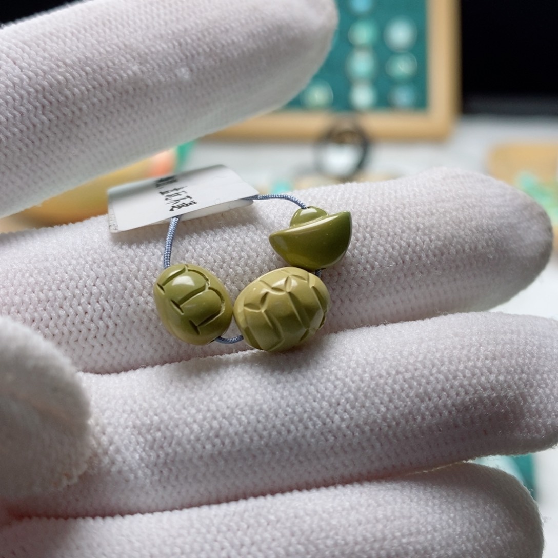 绿松石颈饰未镶嵌