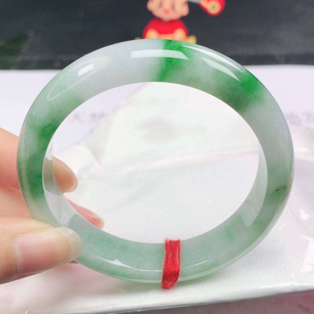 翡翠未镶嵌手镯正