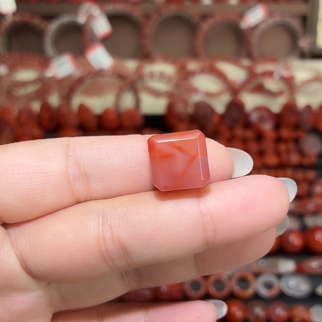 淇***练南红玛瑙未镶嵌颈饰13咪➕方糖