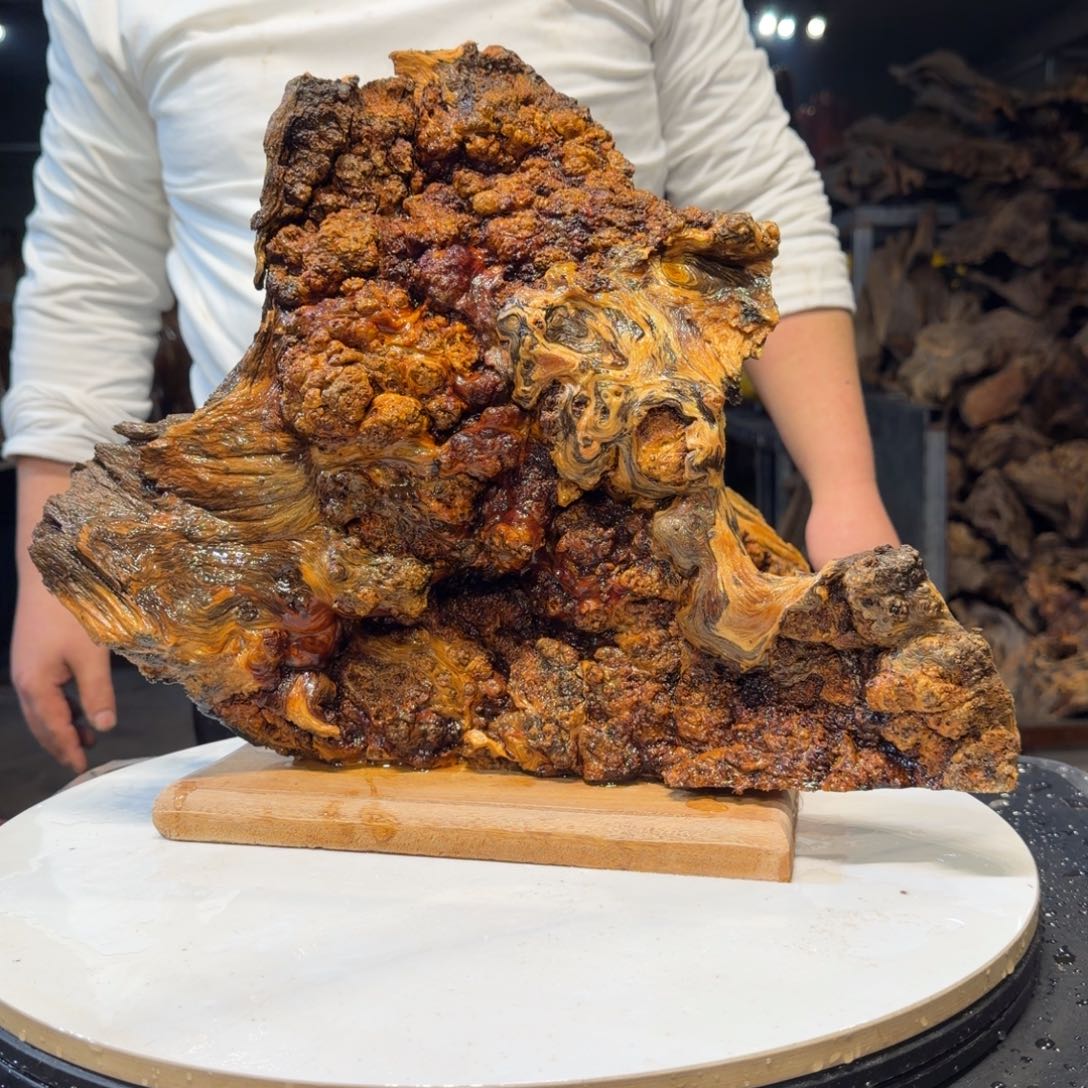 截***胡木王一刀琥珀木摆件200