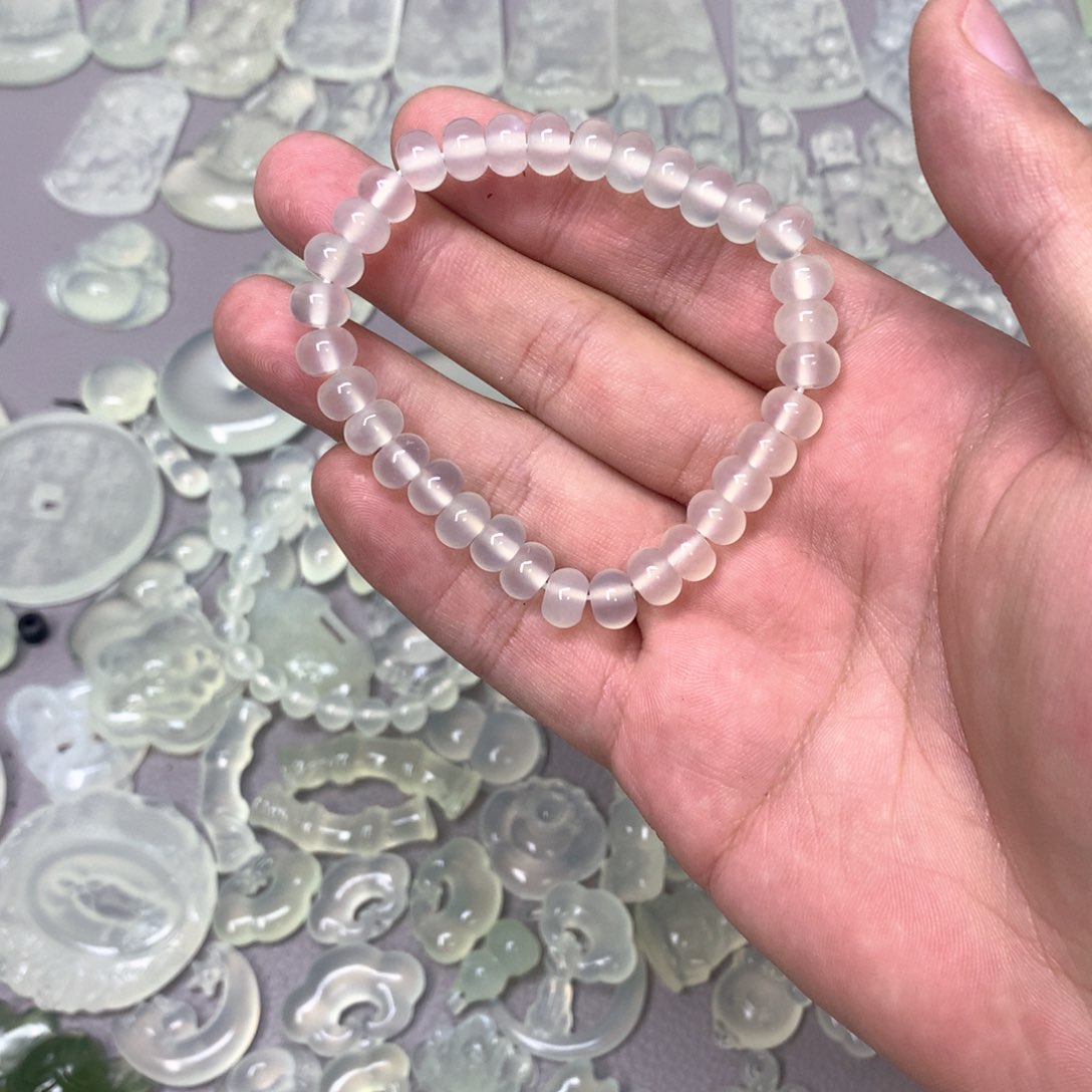 蛇纹石玉颈饰未镶嵌霍*病