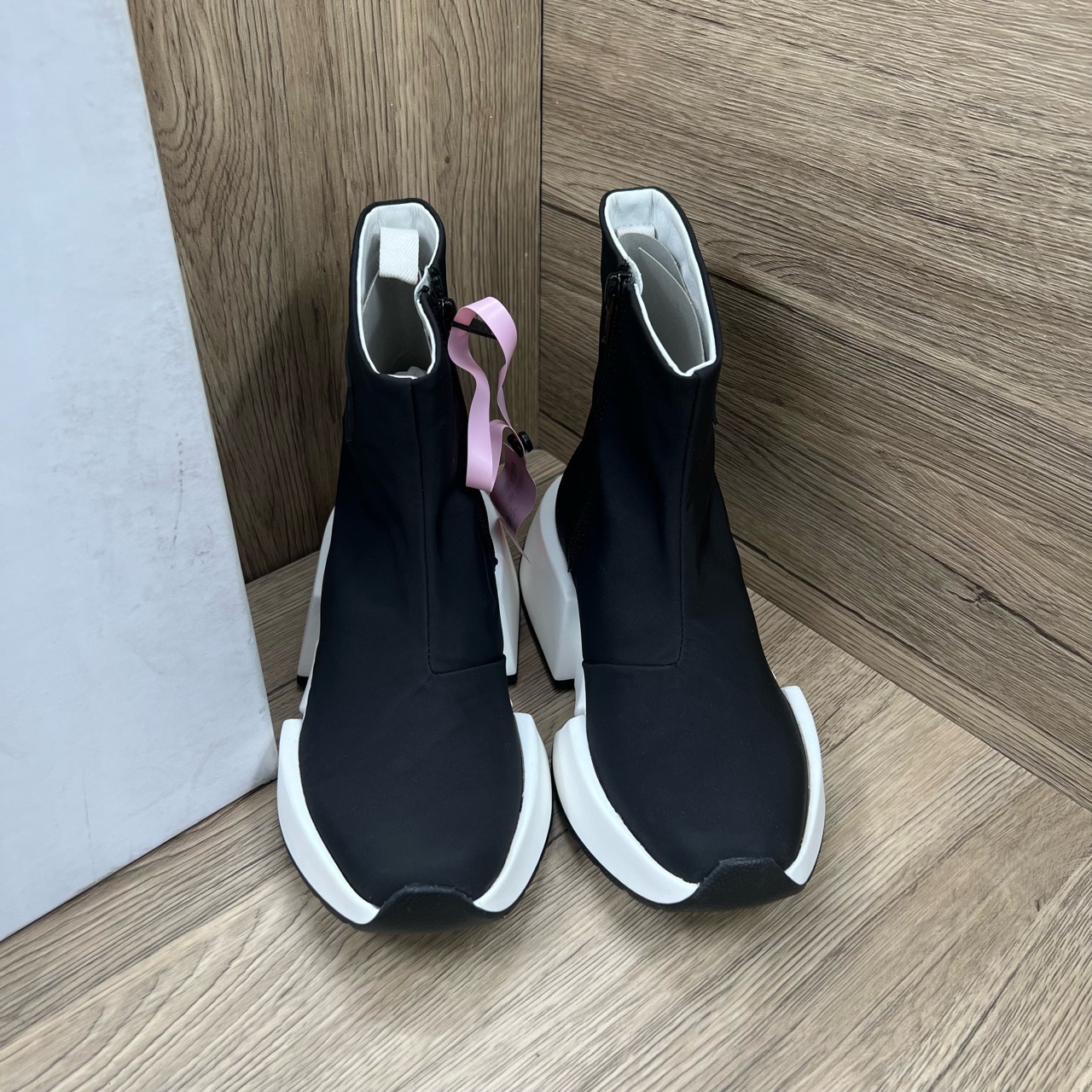 99新 Maison Margiela/梅森马吉拉 黑色尼龙拉链厚底短靴 36码