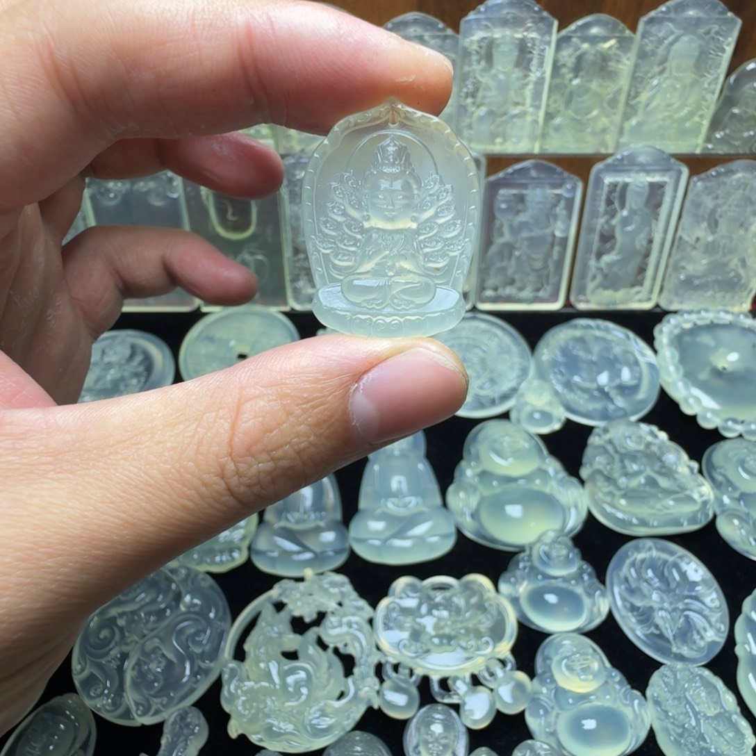 蛇纹石玉未镶嵌颈饰