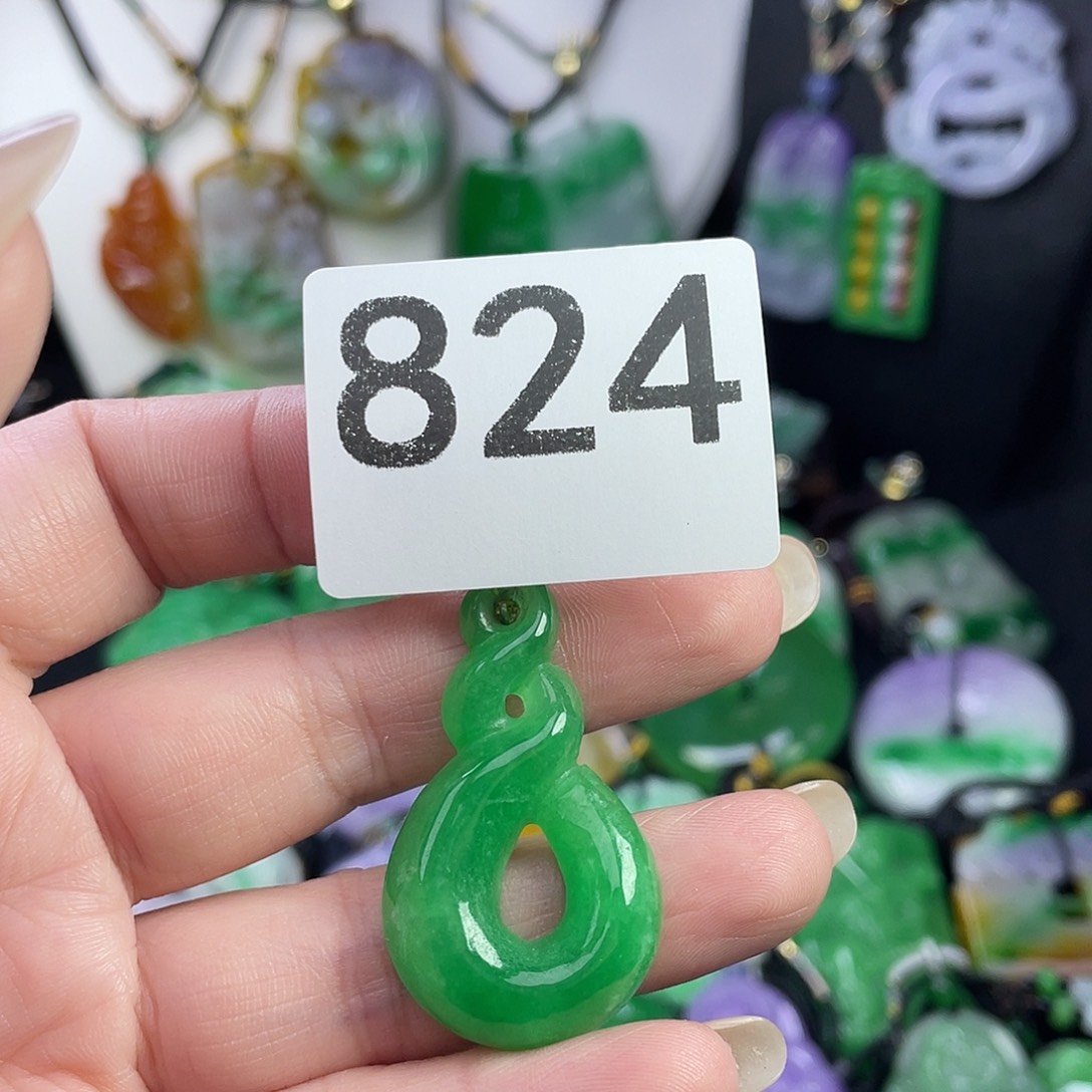 翡翠未镶嵌吊坠(赠链)