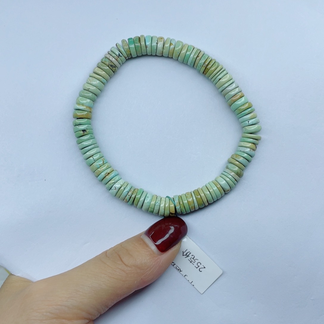 绿松石未镶嵌颈饰小**齐