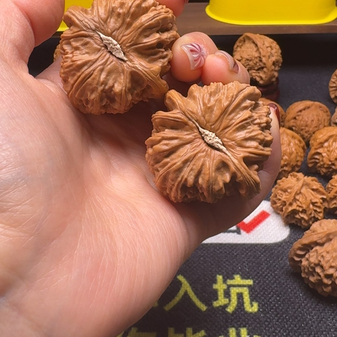 文玩核桃吊坠42白狮子