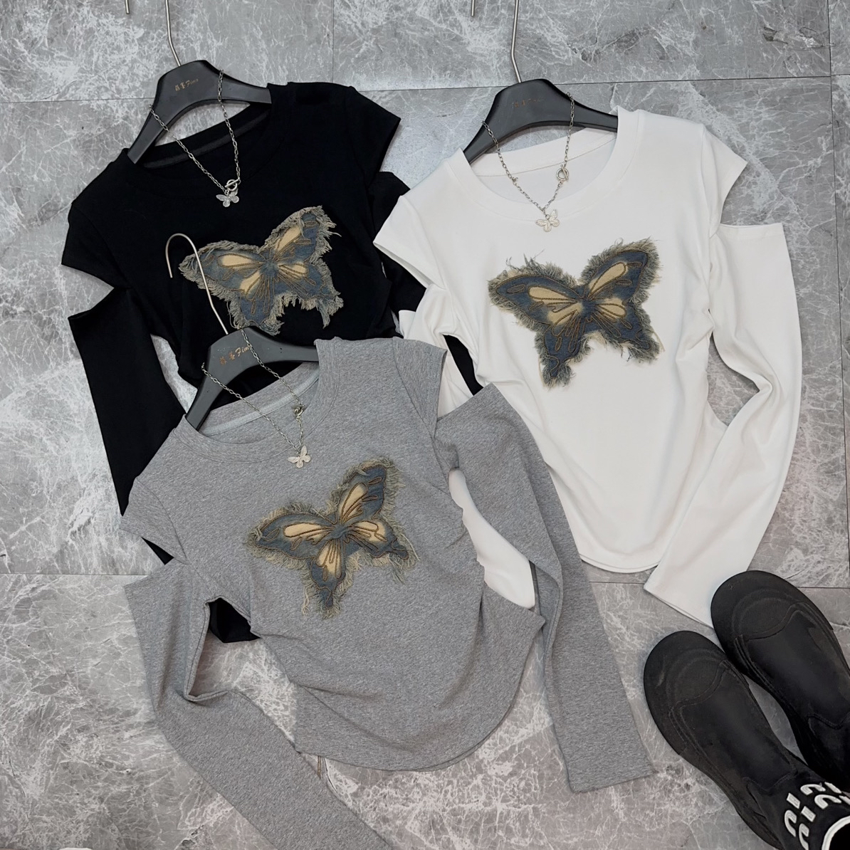 2025秋冬新款牛仔蝴蝶贴布长袖圆领T恤女百搭修身显瘦上衣