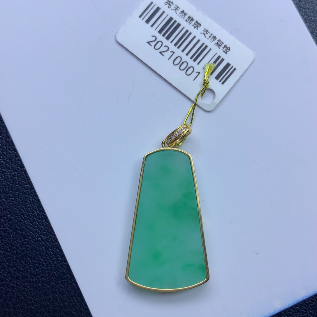 翡翠颈饰未镶嵌无事牌