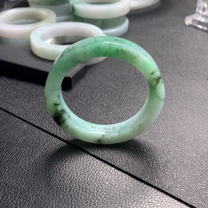 定制翡翠未镶嵌手镯