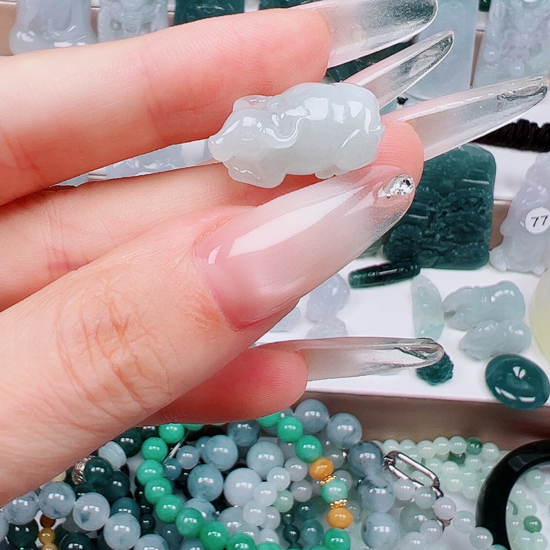 叶****翡翠未镶嵌颈饰88