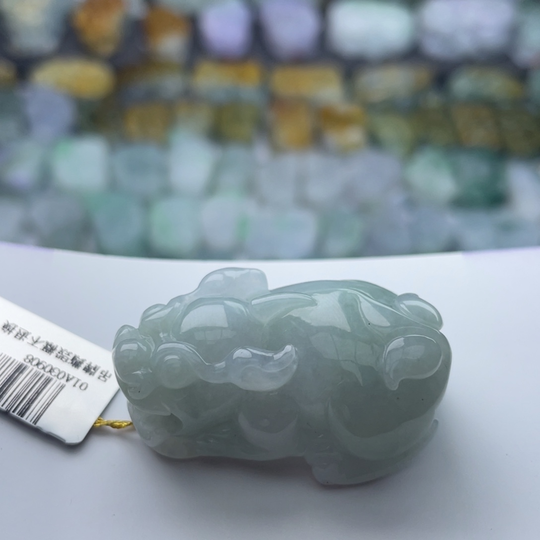 翡翠未镶嵌颈饰貔貅