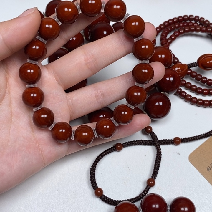 泼***墨橄榄核雕刻工艺的发展