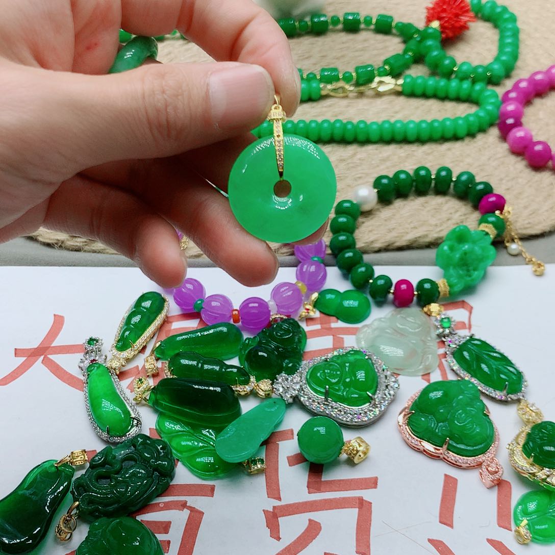 翡翠未镶嵌颈饰一图一物 实物为准