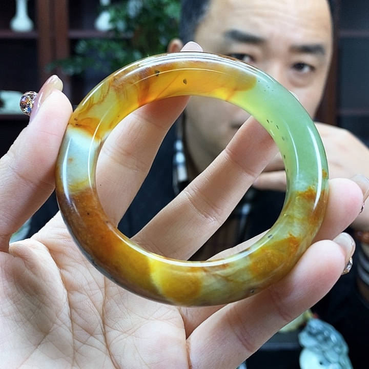 蛇纹石玉吊坠未镶嵌