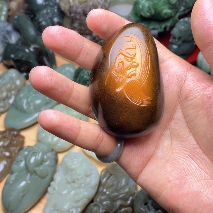 和田玉未镶嵌挂件凭**人