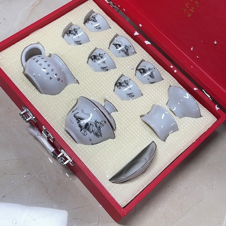孤品茶具套装等。      