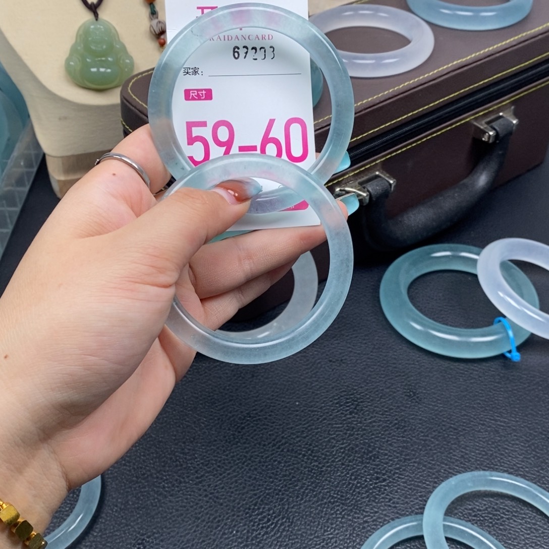 心***凉石英质玉未镶嵌手镯