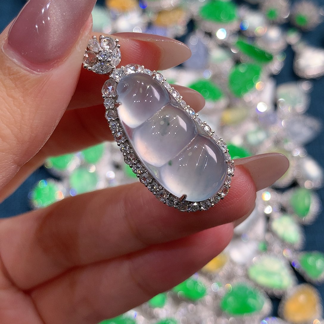 翡翠颈饰18K金镶嵌豆子