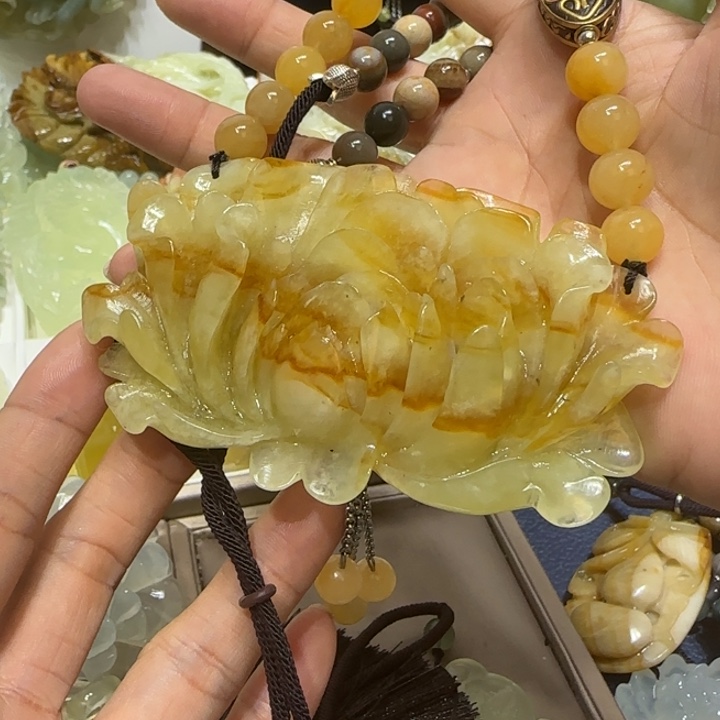 蛇纹石玉吊坠未镶嵌