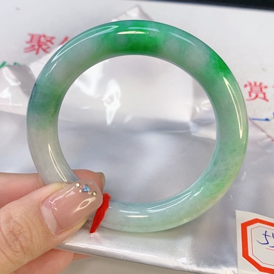 翡翠手镯未镶嵌天然翡翠A货064
