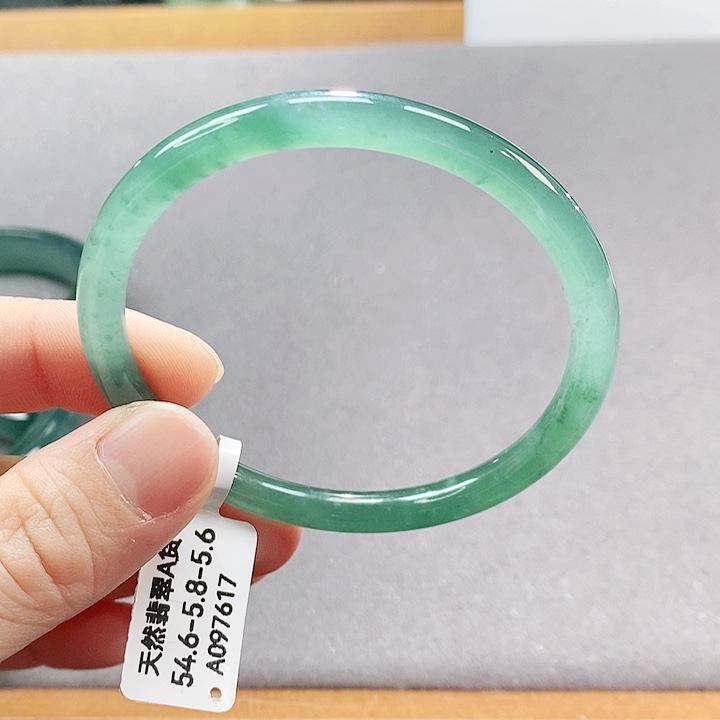 【闪购商品】翡翠手镯（圆镯）未镶嵌