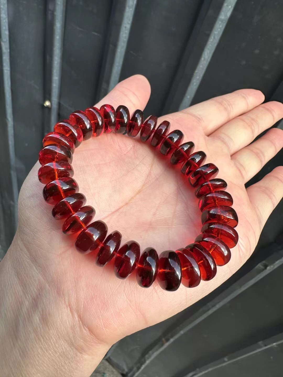 纯天然缅甸血珀，净水玻璃底车轮珠手串，干放，尺寸12十，重19.2克