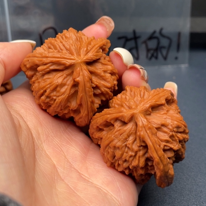 一***z文玩核桃吊坠白狮子