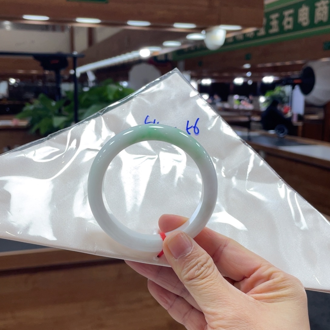 翡翠未镶嵌手镯翡翠