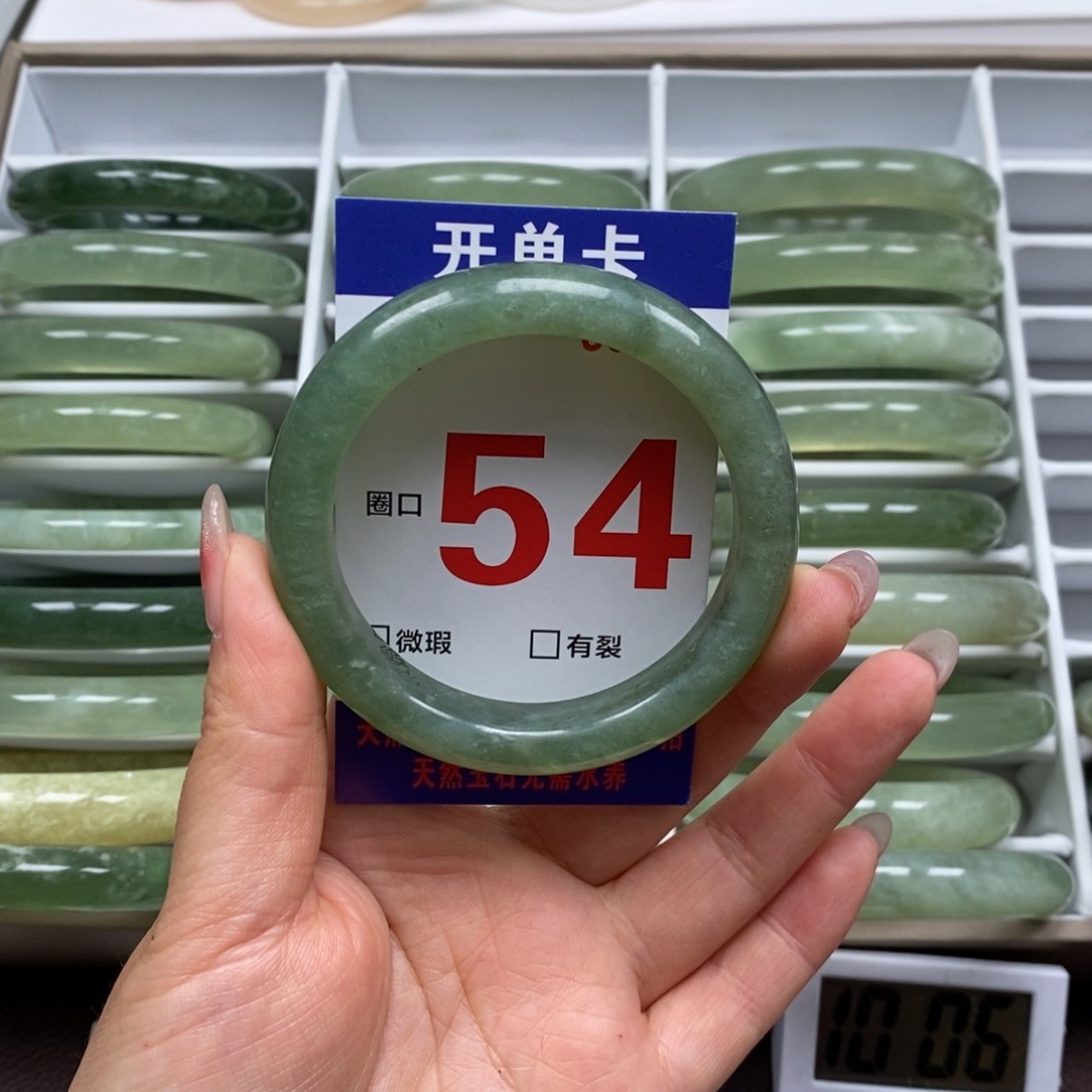 岫玉手镯未镶嵌我