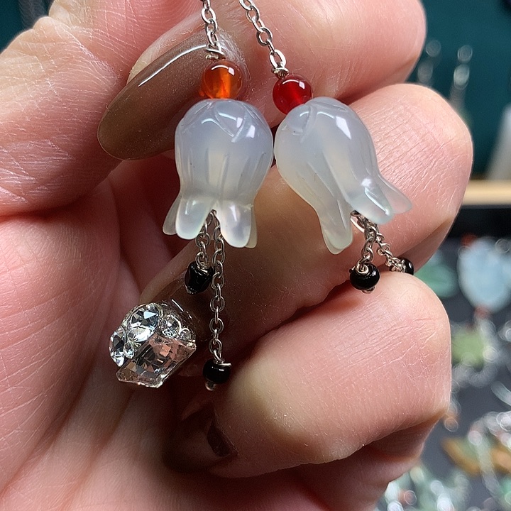 未镶嵌蛇纹石玉耳饰