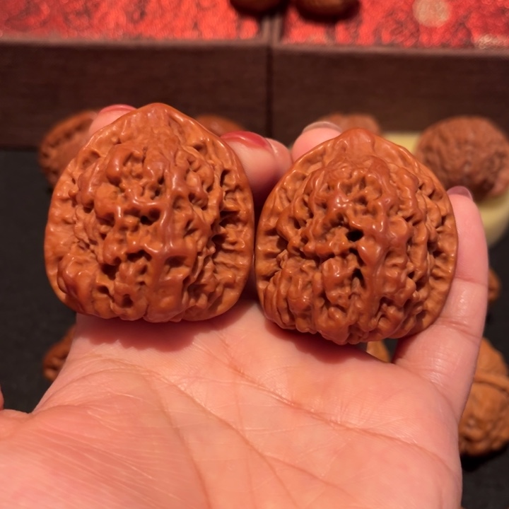 文玩核桃吊坠麒麟纹官帽