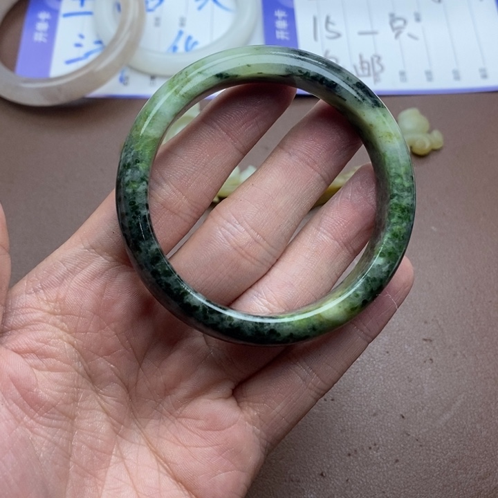 小***窝石英质玉未镶嵌手镯