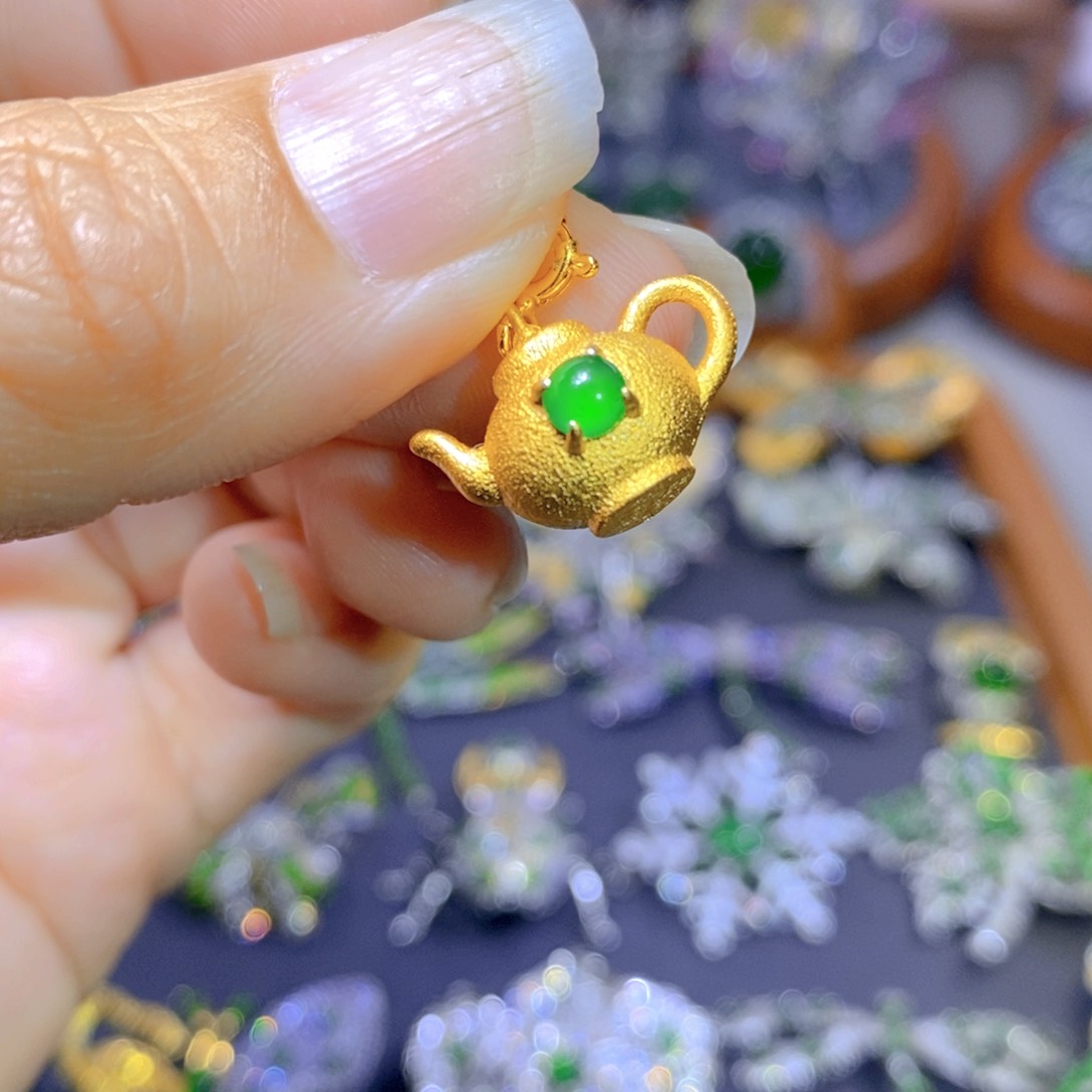 翡翠颈饰银S925镶嵌天然翡翠