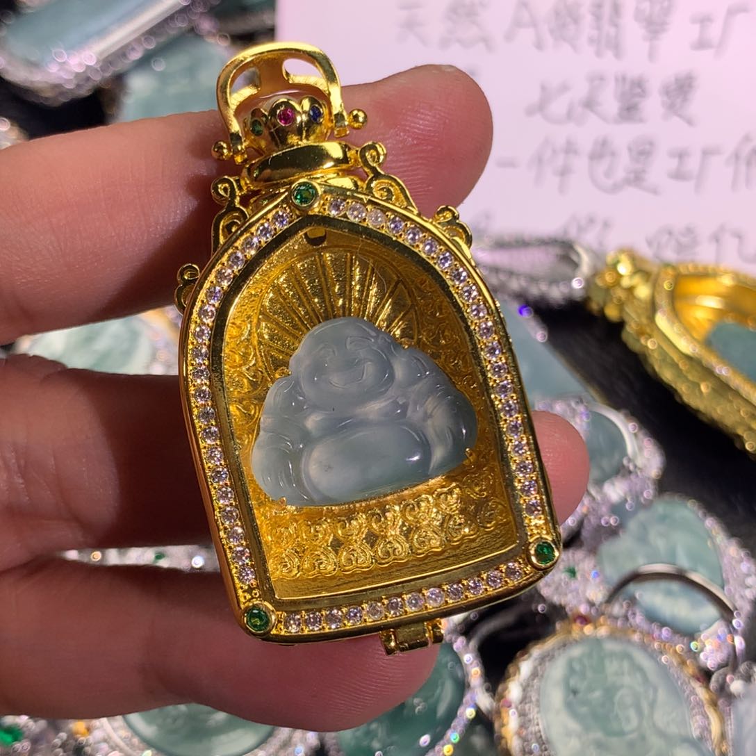 翡翠颈饰未镶嵌开门见佛