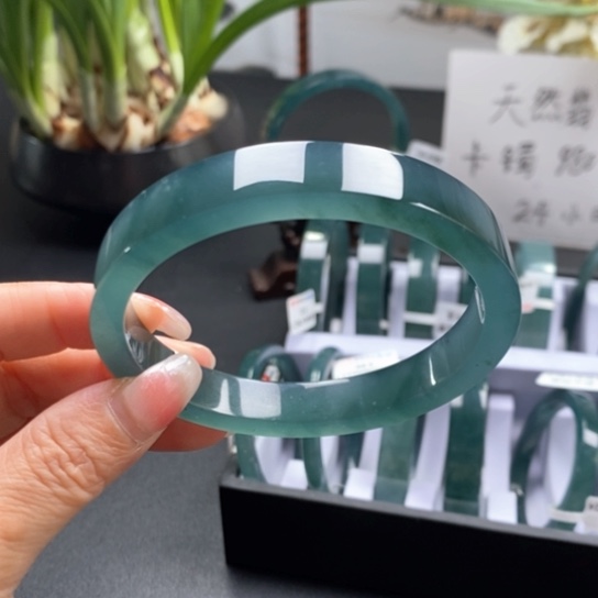 翡翠手镯未镶嵌66尺寸