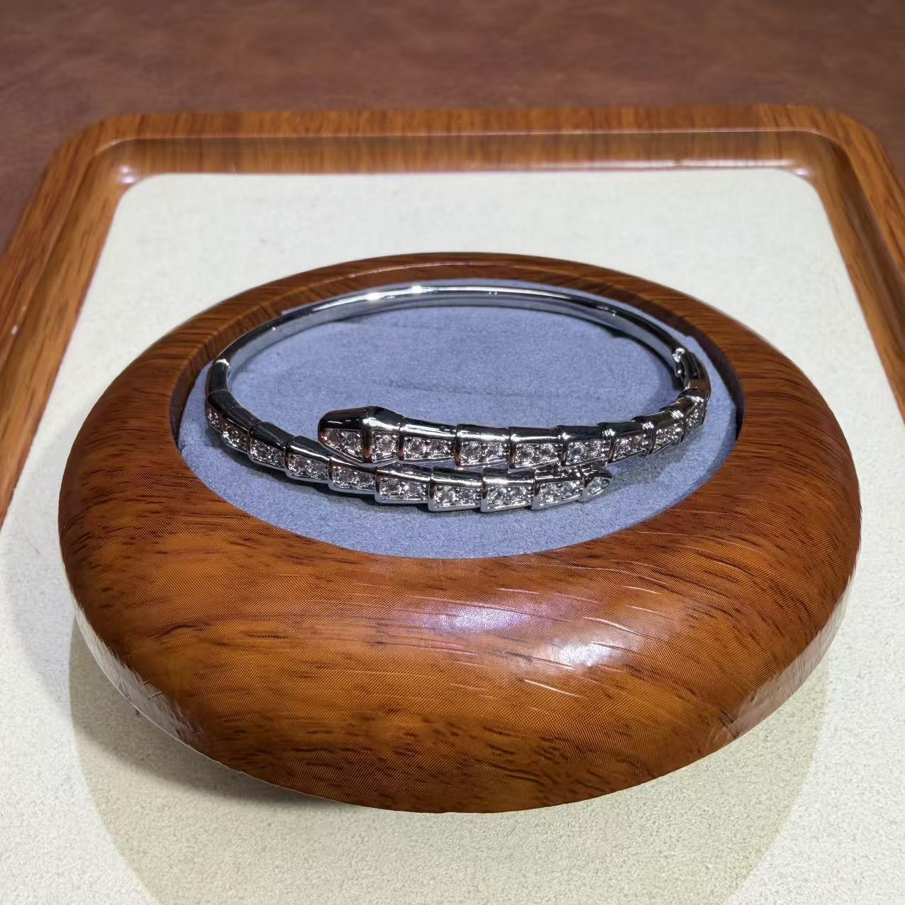 非金属珐琅手镯 白色 蛇头手镯 L61