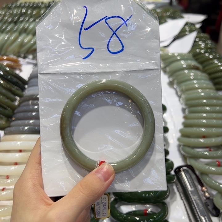 和田玉（糖玉）手镯未镶嵌